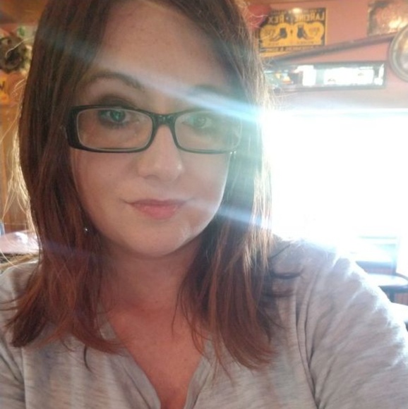 Meet your Posher, Melissa - Picture 1 of 1